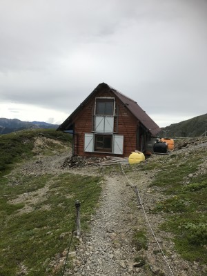 荒川中岳避難小屋